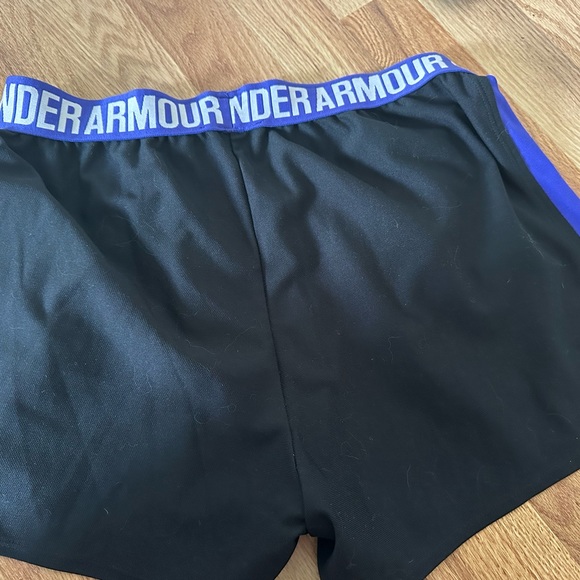 Under armour women’s shorts - Picture 4 of 5